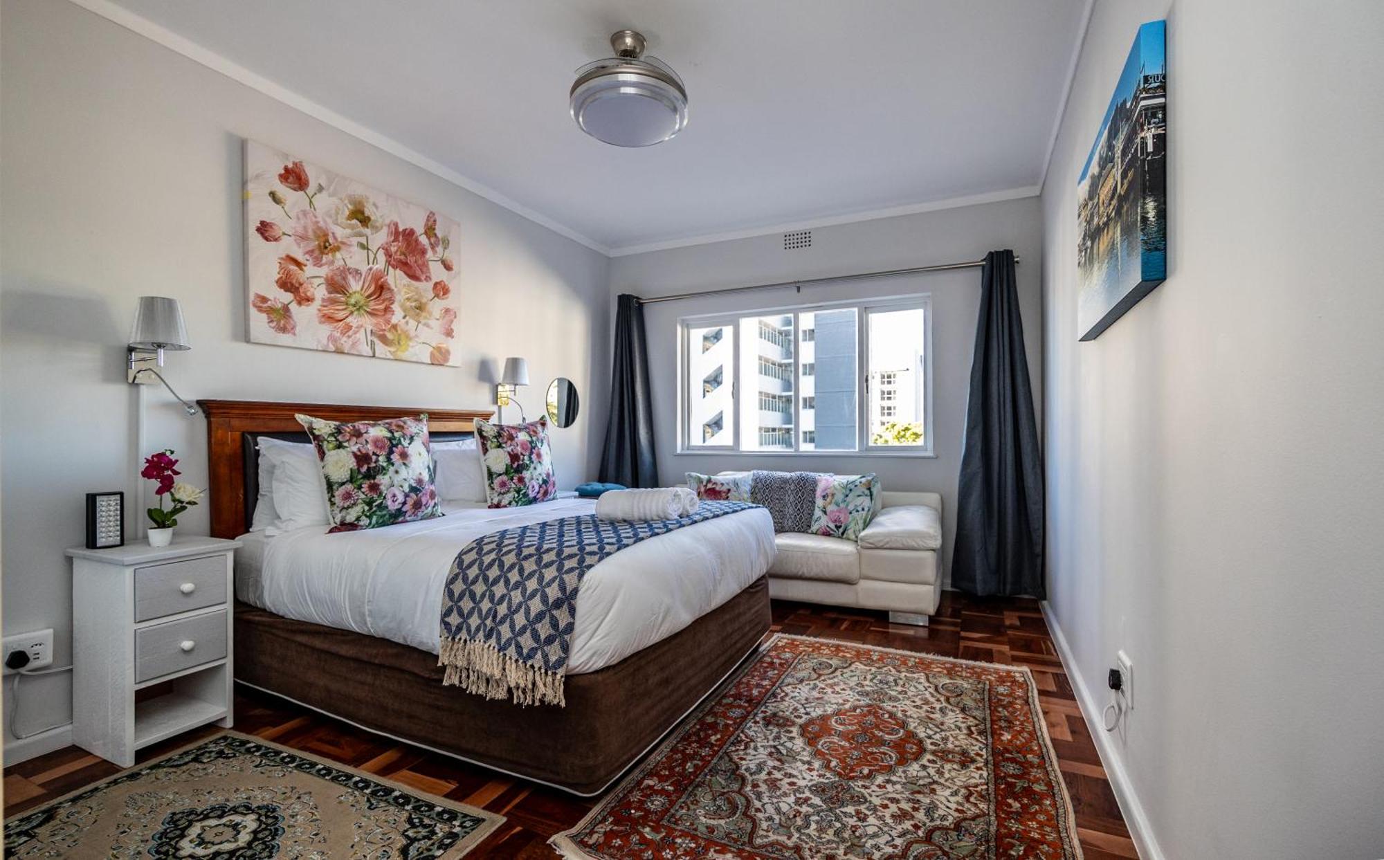 Heylon Sea Point Luxury Spacious One Bedroom Queen Size Bed & Inverter *