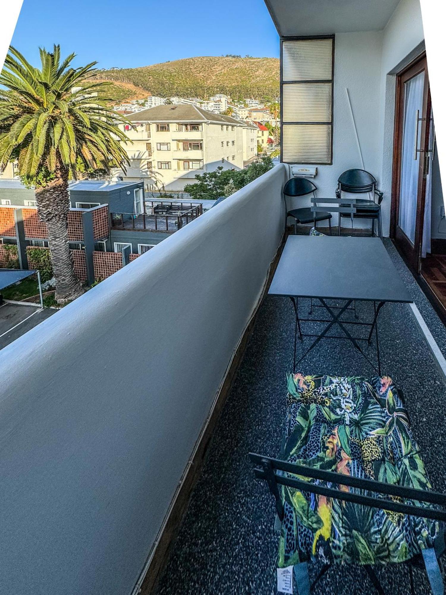 Heylon Sea Point Luxury Spacious One Bedroom Queen Size Bed & Inverter Apartment *