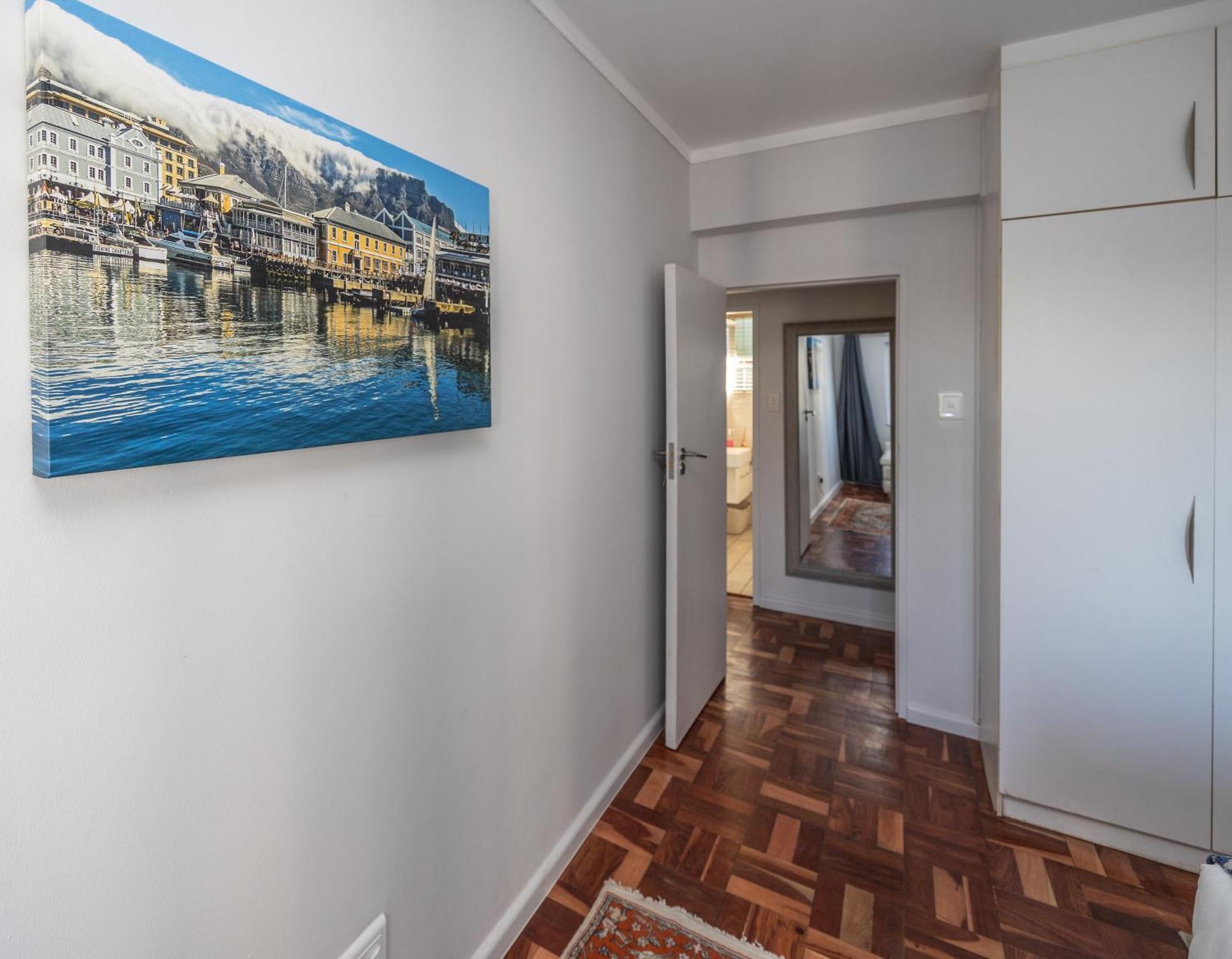 Heylon Sea Point Luxury Spacious One Bedroom Queen Size Bed & Inverter Apartment Cape Town