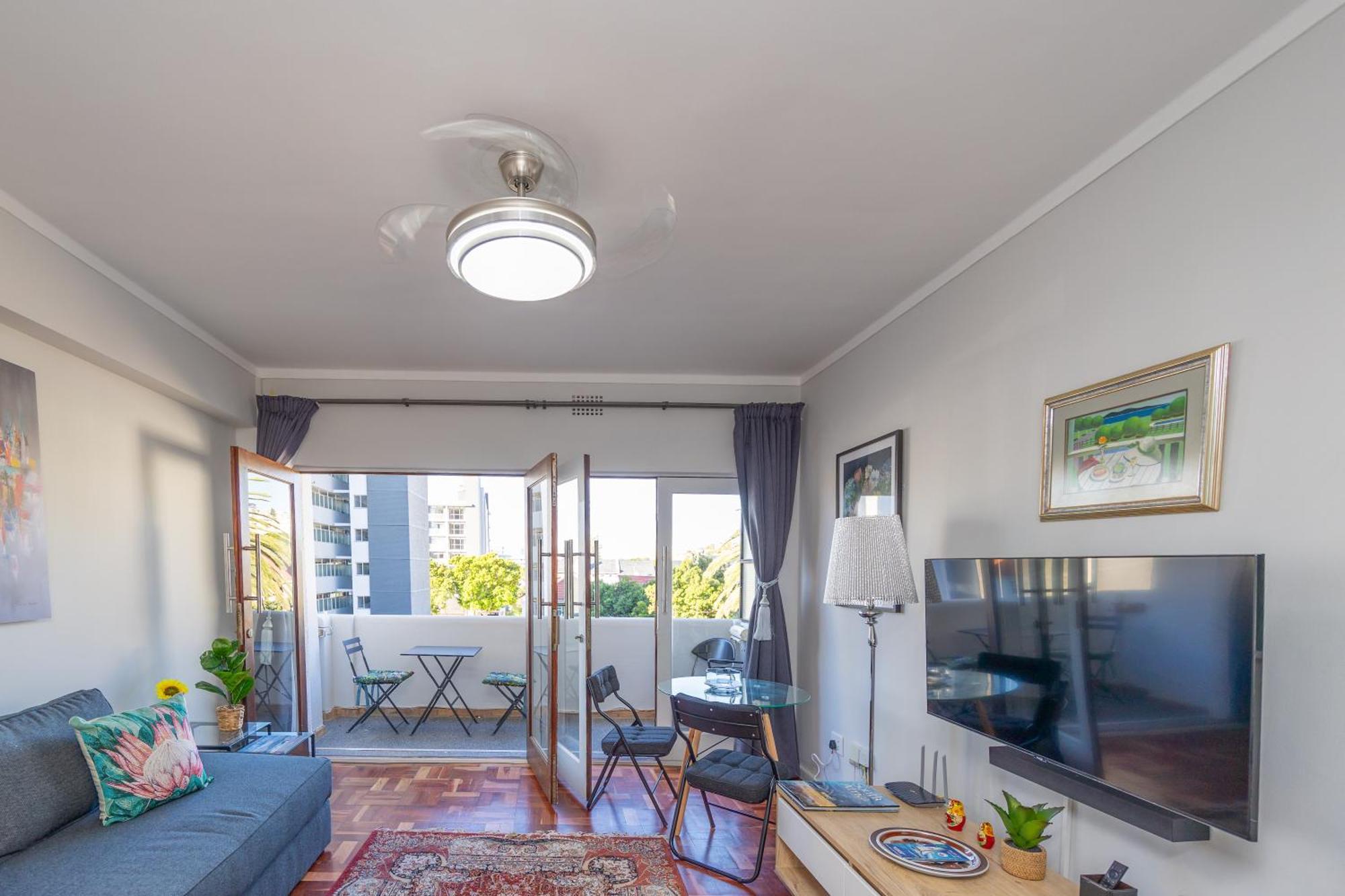 Heylon Sea Point Luxury Spacious One Bedroom Queen Size Bed & Inverter * Cape Town