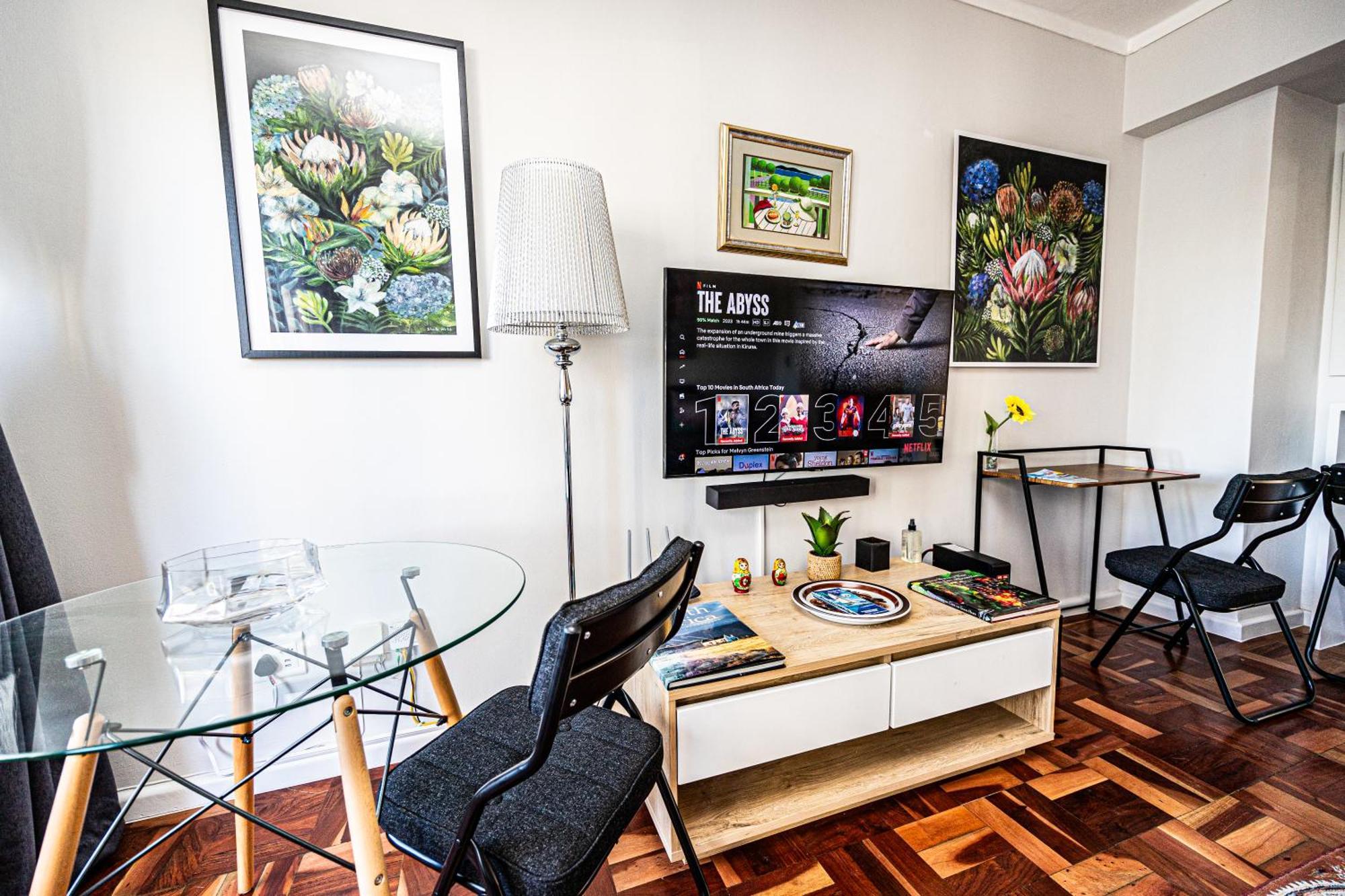 Apartment Heylon Sea Point Luxury Spacious One Bedroom Queen Size Bed & Inverter Cape Town