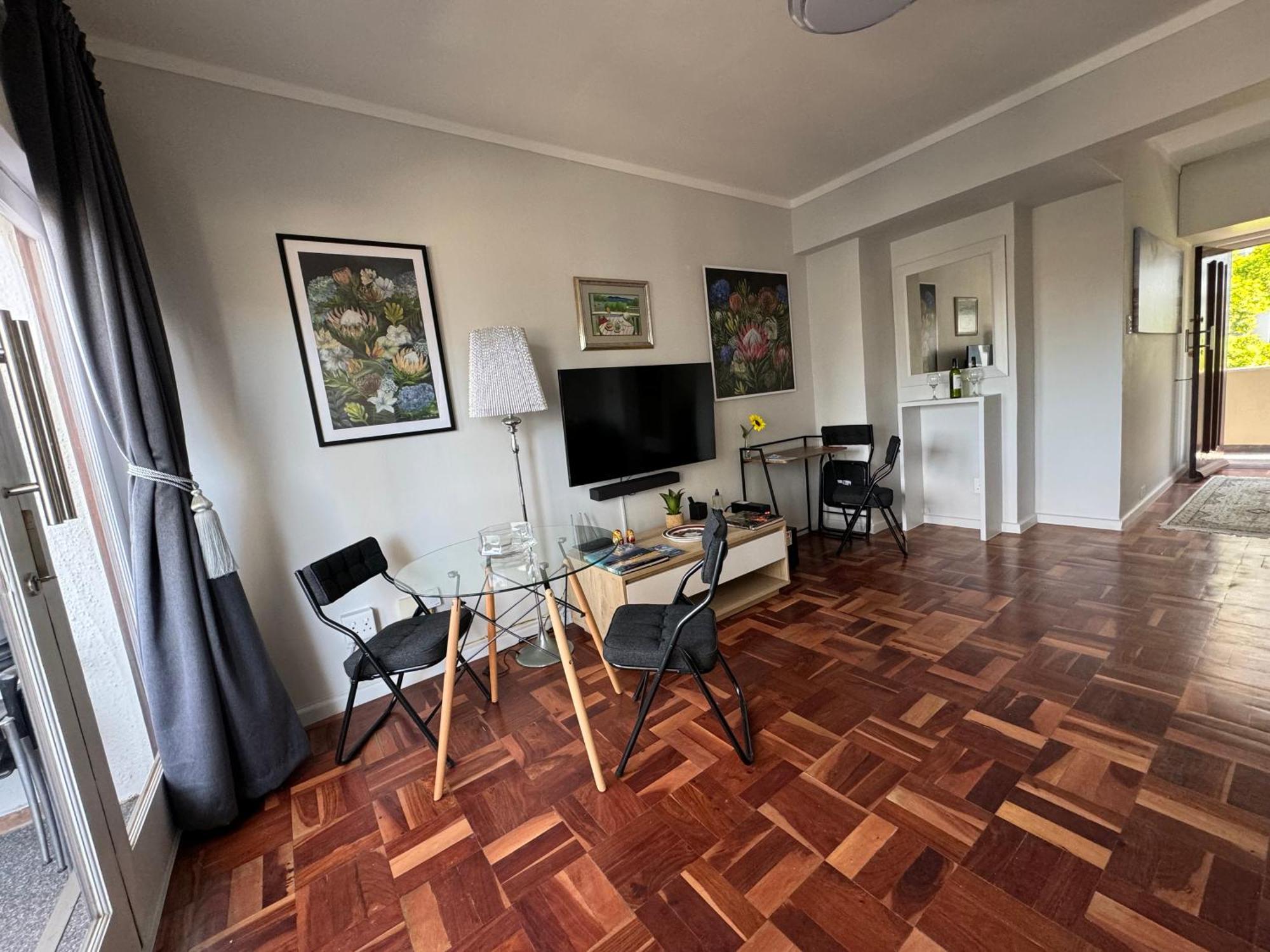 Apartment Heylon Sea Point Luxury Spacious One Bedroom Queen Size Bed & Inverter Cape Town