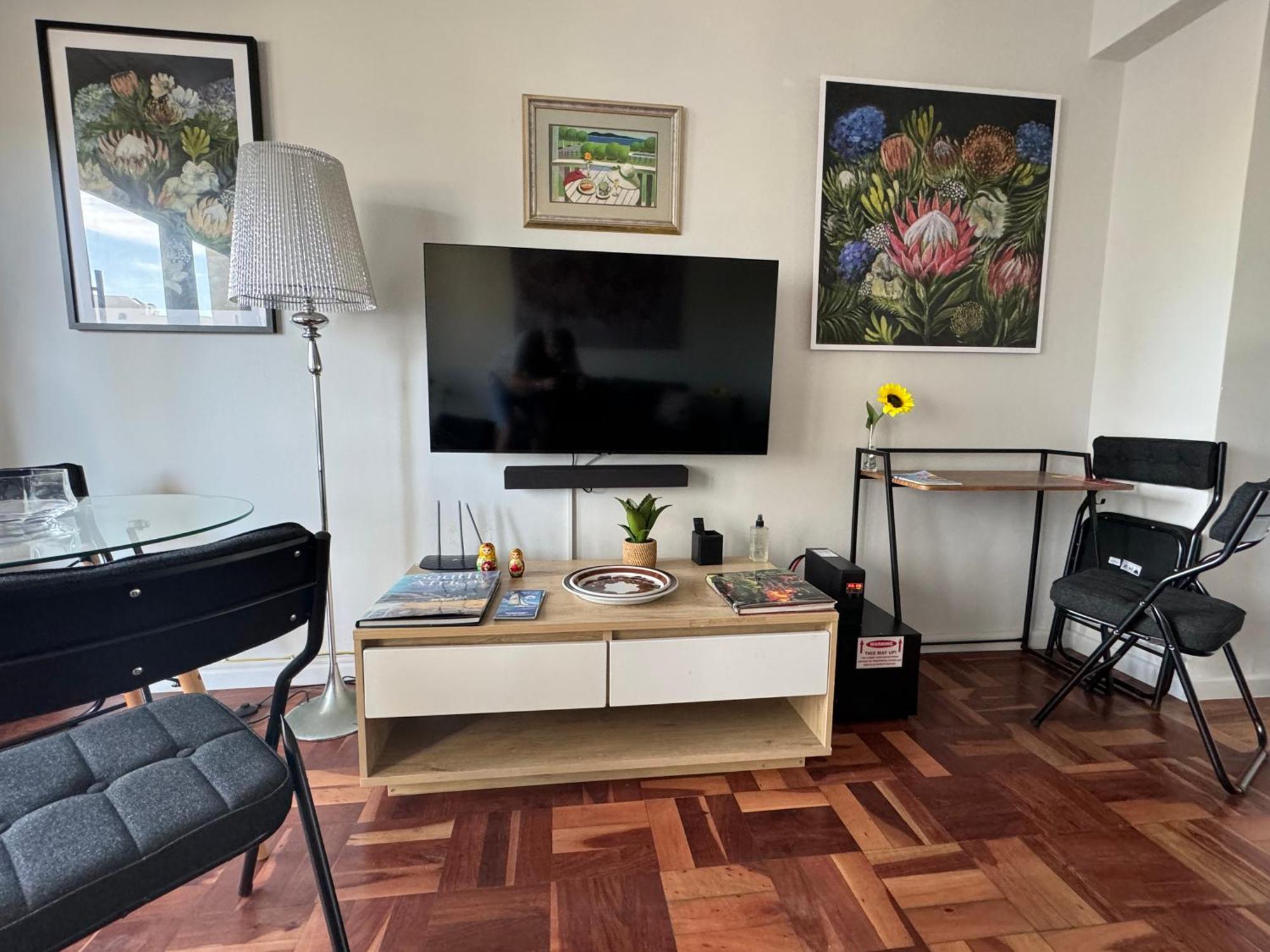Apartment Heylon Sea Point Luxury Spacious One Bedroom Queen Size Bed & Inverter *